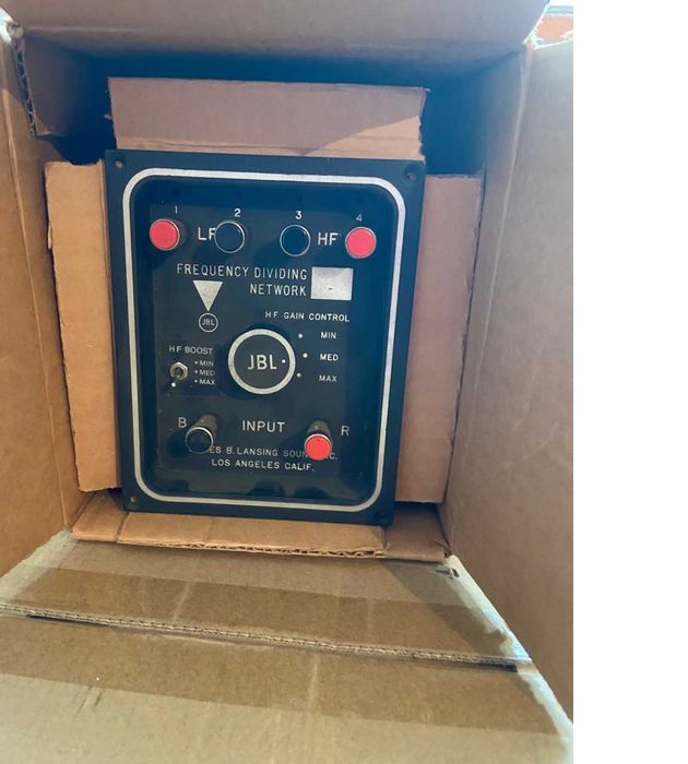 JBL 2 crossorvers model 3120 A novos