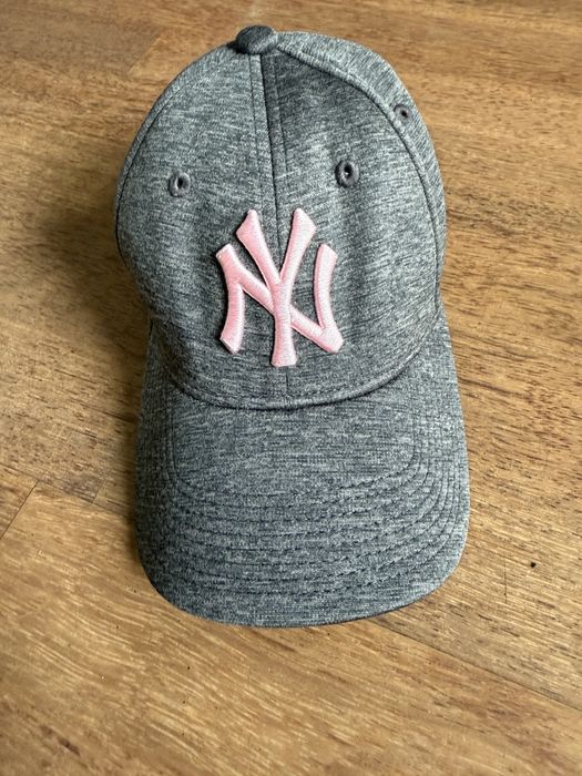 Nowa era czapka z daszkiem new era szara różowa damska