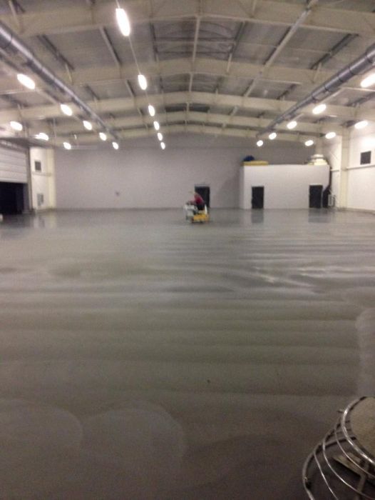 Utwardzony beton garaż zacierany na gładko impregnowany antypoślizgowy