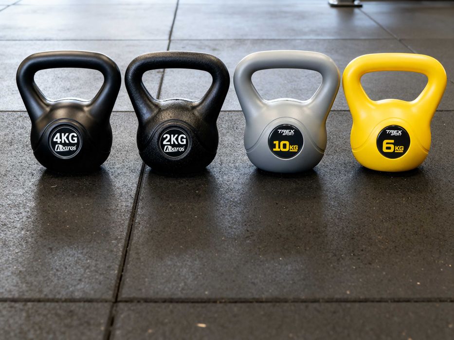 Zestaw kettlebell 2 kg, 4 kg, 6 kg i 10 kg – idealny do ćwiczeń w domu