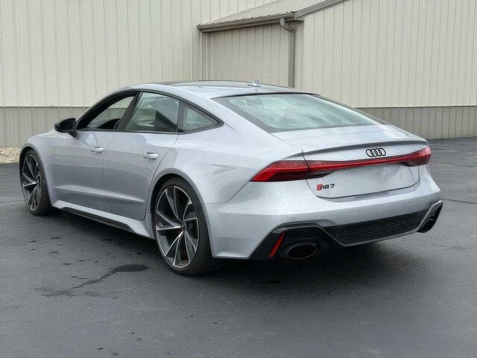 Audi RS 7 quattro      2022