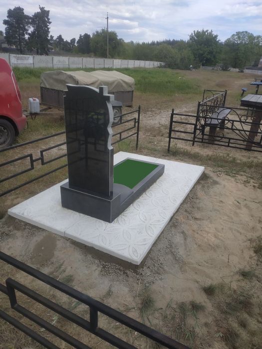 Пам'ятники УСЬОГО 8100 грн