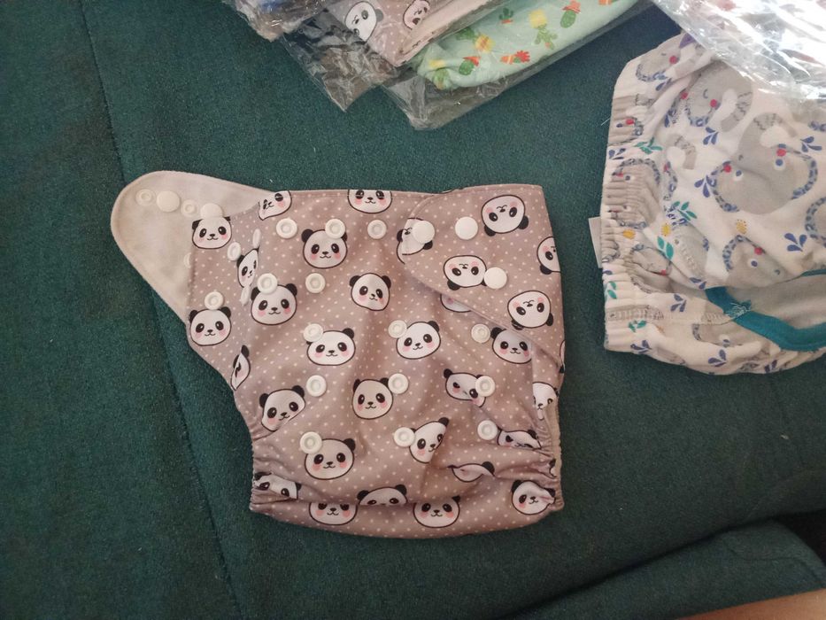 7Fraldas e 8 absorventes reutilizáveis nunca usadas