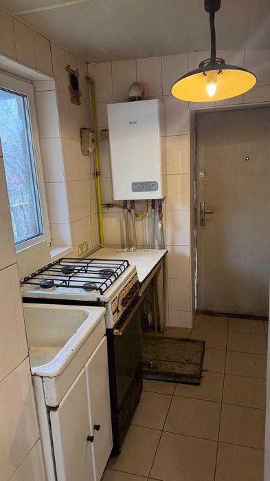 Будинок біля метро Житомірська