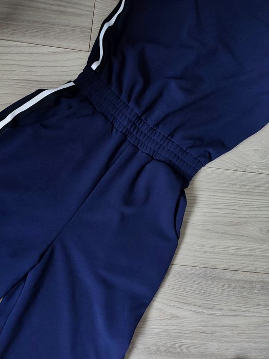 Elegancki kombinezon M z lampasami