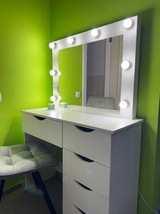 Туалетний столик з підсвіткою косметичний стіл дзеркало для макіяжу