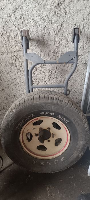 Uchwyt koła zapasowego Terrano 1