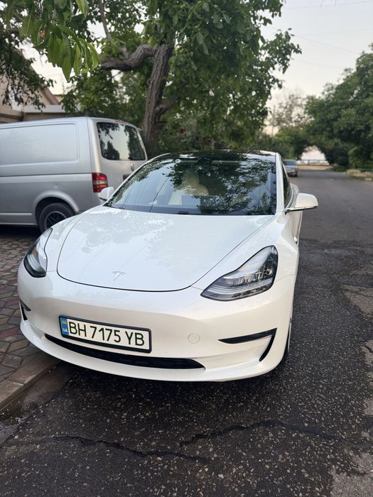 Продам tesla model 3 long range 2020 года