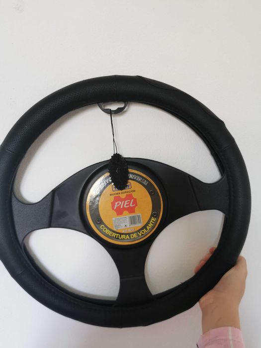 Cobertura de volante de máxima duração, feita de couro preto