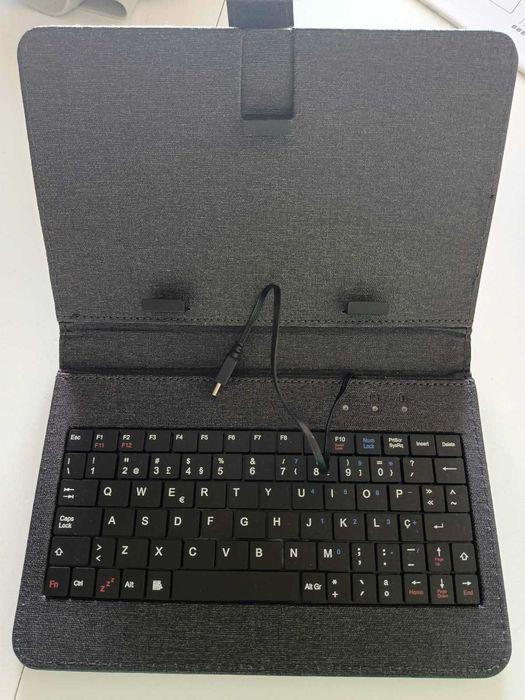 Tablet 8 polegadas Android + 2 teclados USB e Bluetooth