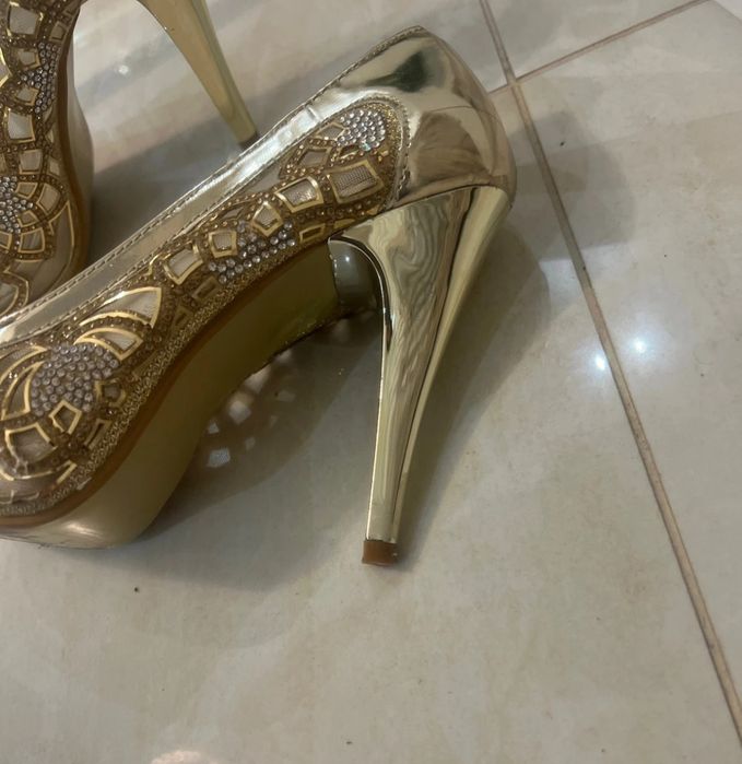 Sapatos LE CHIC pertencentes á Princesa Diana de Gales.