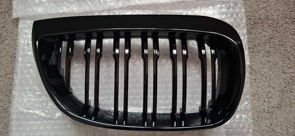 Grelhas BMW Série 1 - tipo M2 - preto brilhante novas.