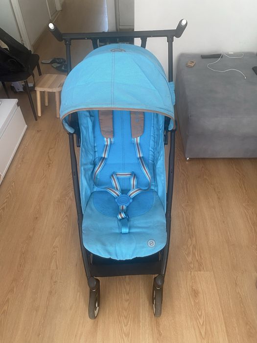 Carrinho pra bebe e compacto para transportar
