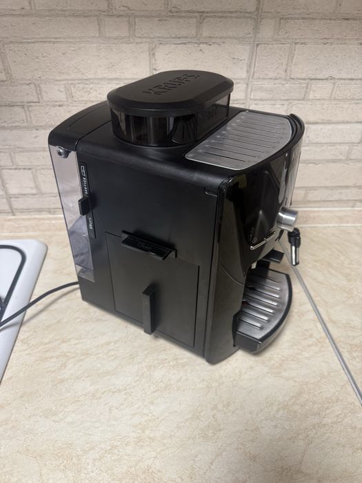 Кавомашина Krups EA82 compact