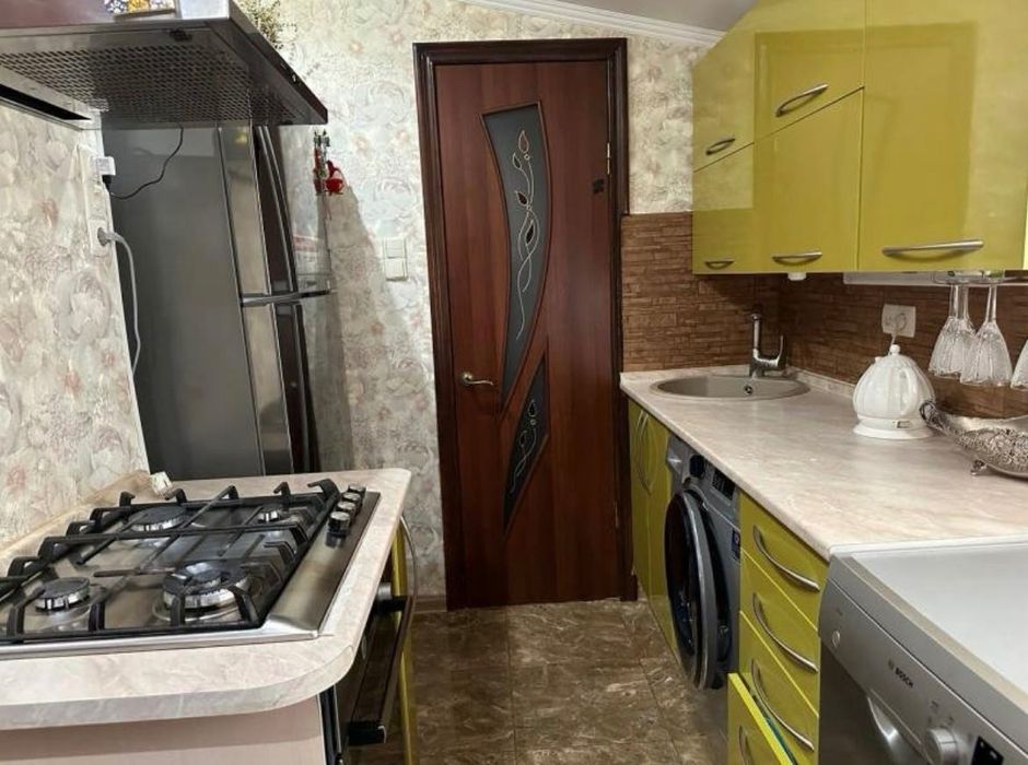 Одна кімната в оренду в центрі (тільки для дівчат)