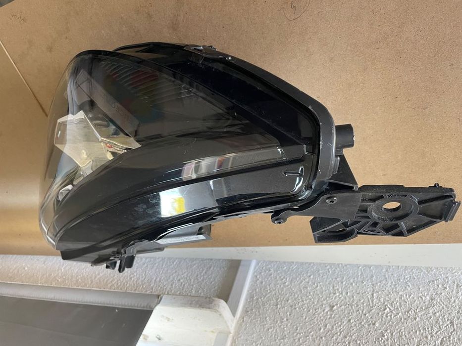 peugeot 2008 lampa prawa reflektor led cala ładna 90200108