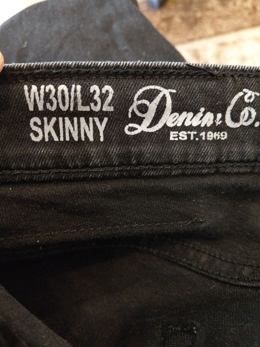 spodnie jeansowe skinny fit z przeszyciami i dziurami Denim&Co