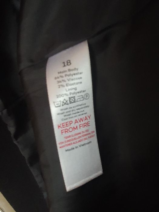 Krótki  płaszcz  z materiału XXXL marki Bonmarche