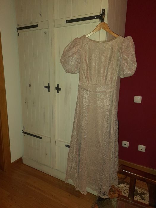 Vestido de cerimónia de cor champanhe com renda