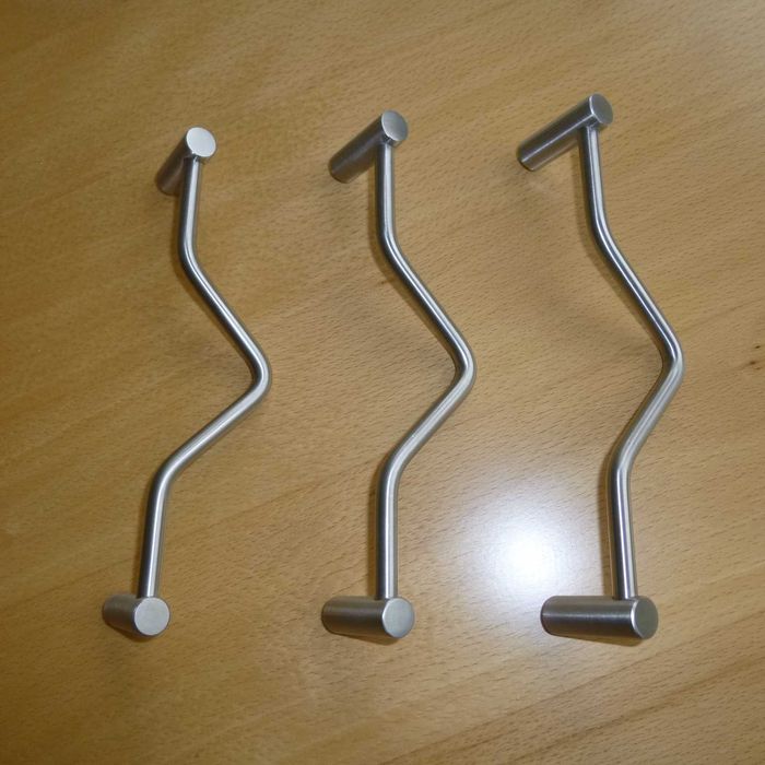 3 Puxadores de gaveta/porta em inox. Distância 160 mm. NOVO!