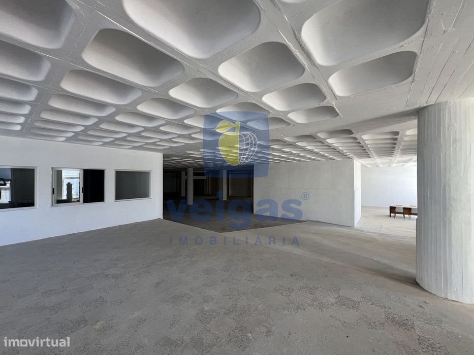 Armazém para venda em Sacavém / Prior Velho, Loures — Cave com 800 m²