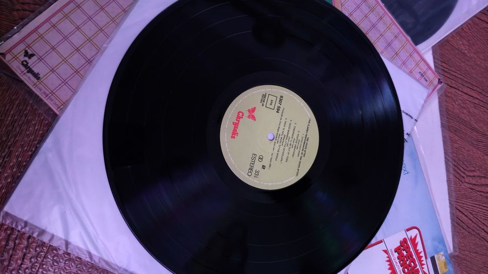 Jethro Tull best of 
Ten years After 
The Who
David Bowie 

Capas e di