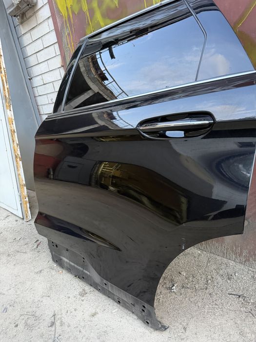 В продаже задняя левая дверь на ford edge 15-24 год в цвете UM  в хорошем состоянии