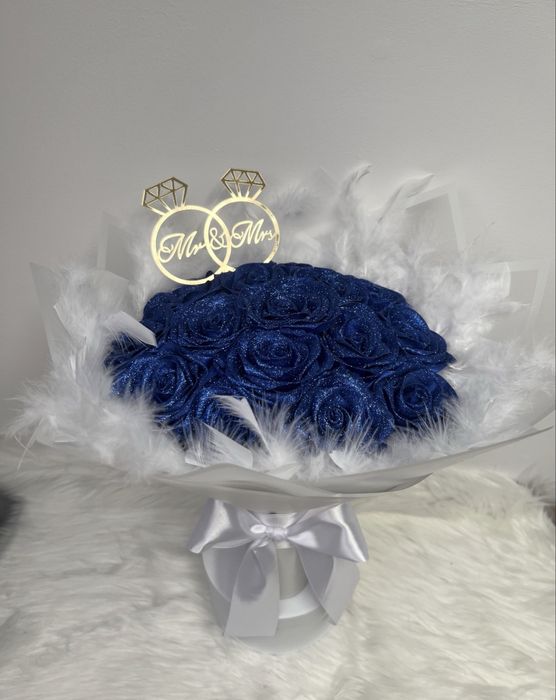 Bukiet Wiecznych Róż ze Wstążki Satynowej