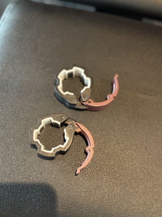 2 molas para prender discos