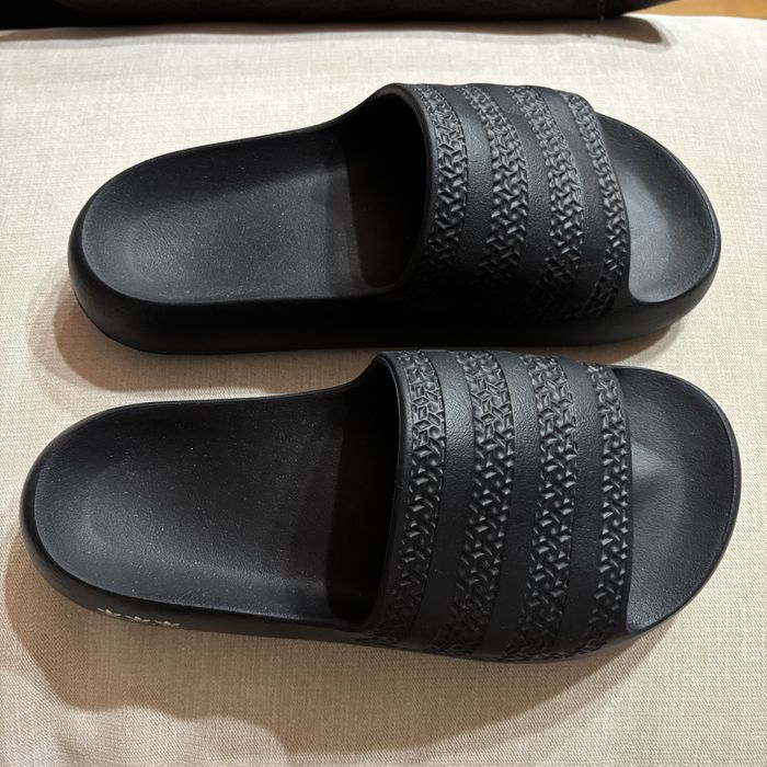 жіночі шльопанці Adidas