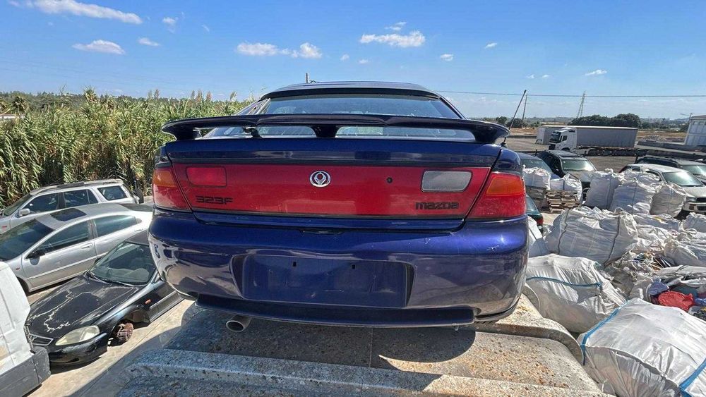 Mazda 323F ano 1999 para Peças