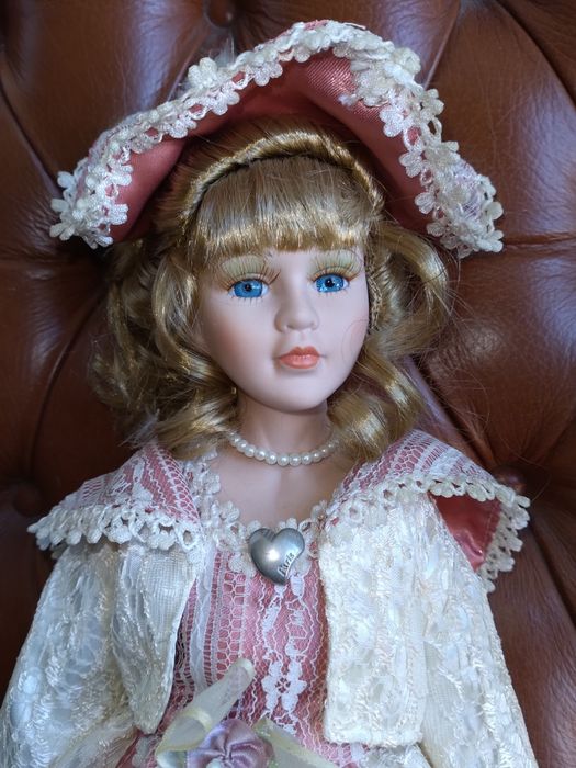 Bonecas de porcelana