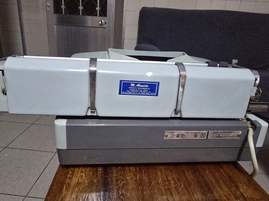 Máquina antiga escrever - HERMES 10