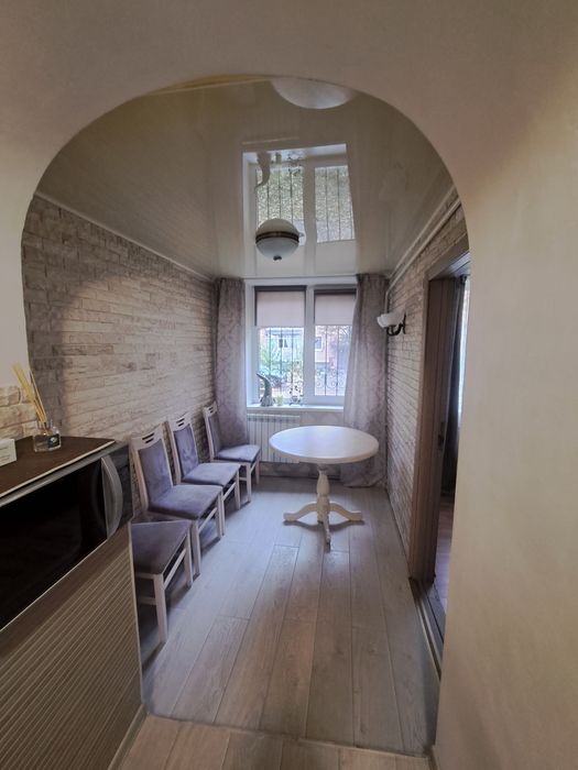 Центр 2-х кімн. кварира з ремонтом, можливо євідновлення