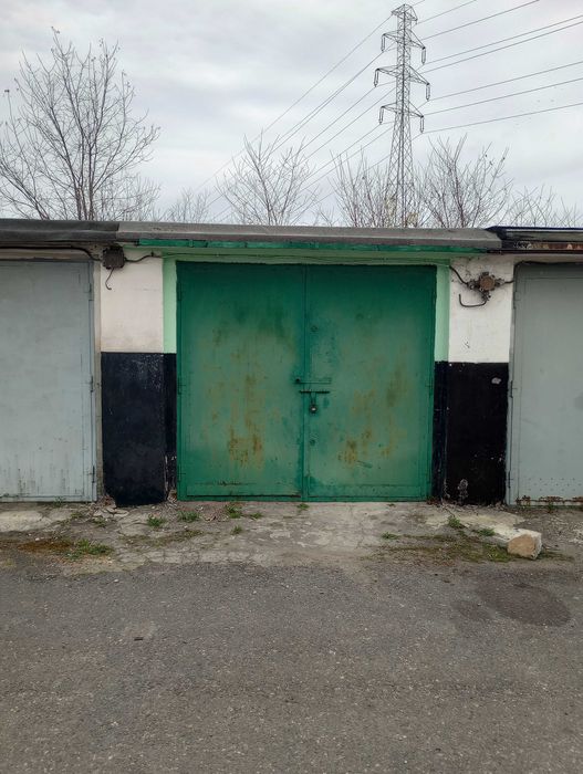 Wynajmę Garaż z Prądem i Kanałem Bytom ul.Piłkarskaa