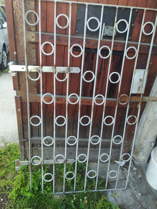 Furtka metalowa na zawiasach