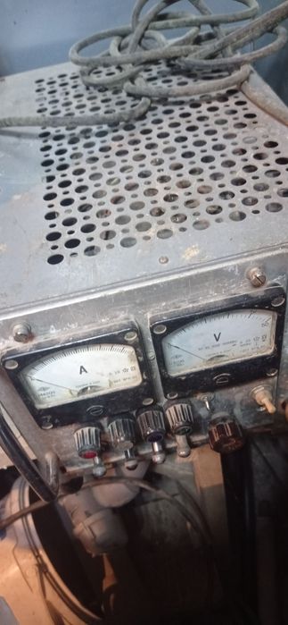 Зарядний пристрій для автомобілів