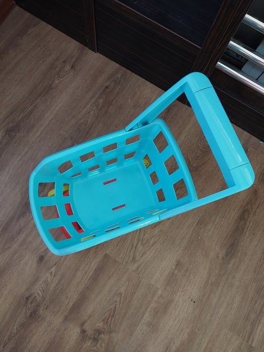 Sklep zabawkowy supermarket z wózkiem