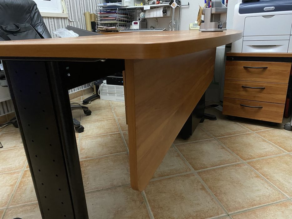 Secretarias de direccao+gaveta+ 3 armarios + mesa de centro +