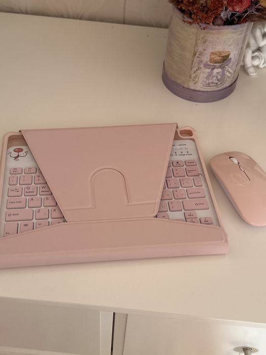 Кейс для планшету з клавіатурою і мишкою
