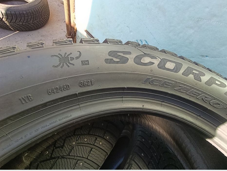 Продам комплект шин 255/50-19 Pirelli Scorpion ice zero 2