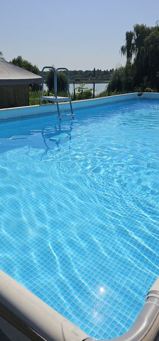 Будинок з Басейном на водосховищі для відпочинку та рибалки