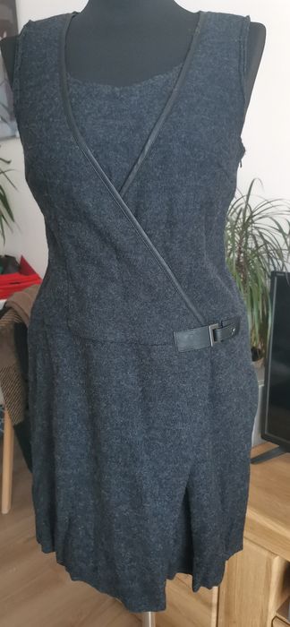 Krótka wełniana sukienka Promod