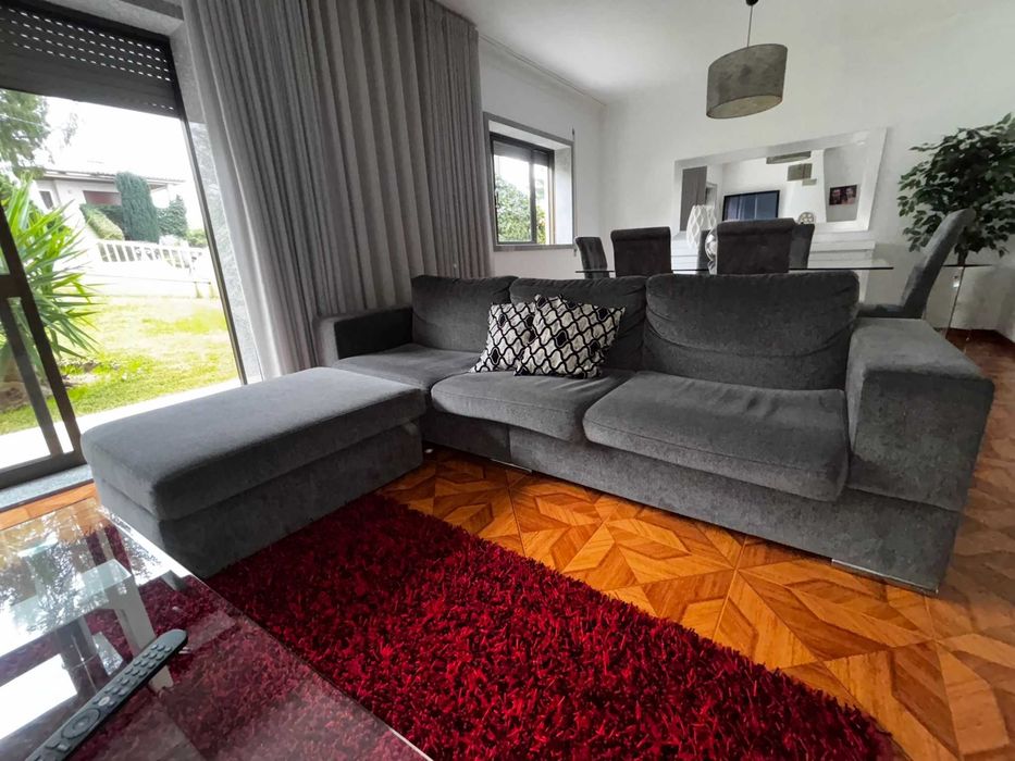 Sofá e puff de excelente qualidade(oferta 2 candeeiros)