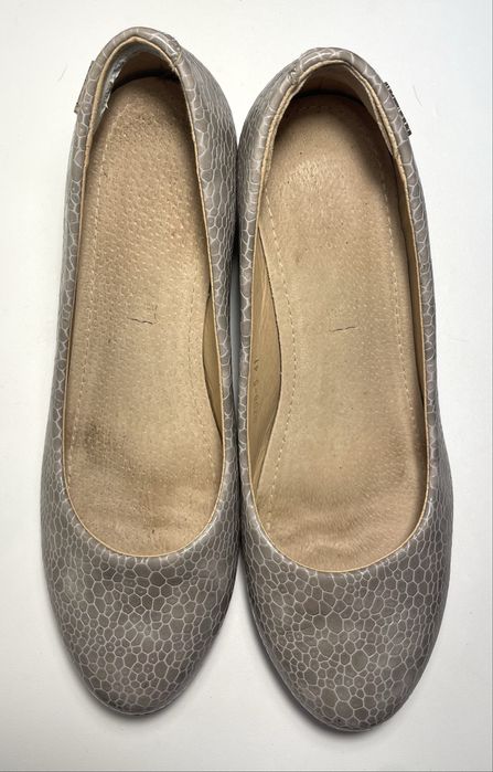 VICES popielate skórzane czółenka na koturnie 41