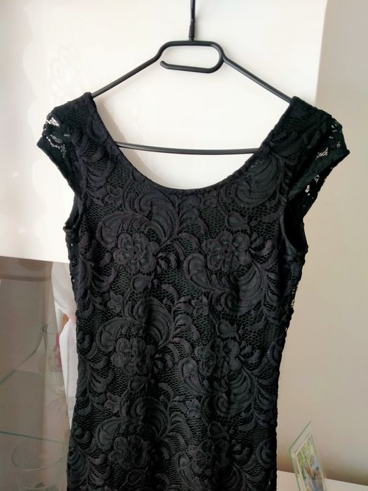 Mała czarna sukienka koronkowa 34
