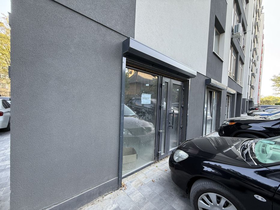 Продається фасадне приміщення в центрі Івано - франківська 96м2