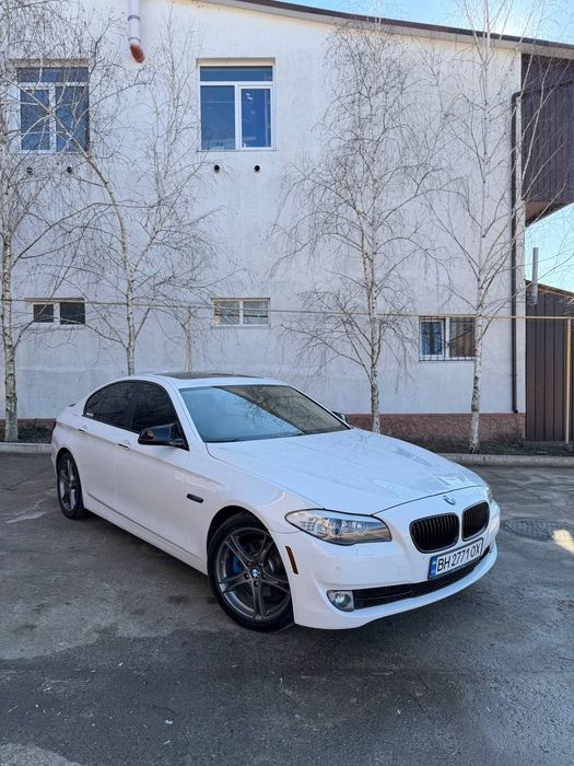 Автомобіль BMW 528