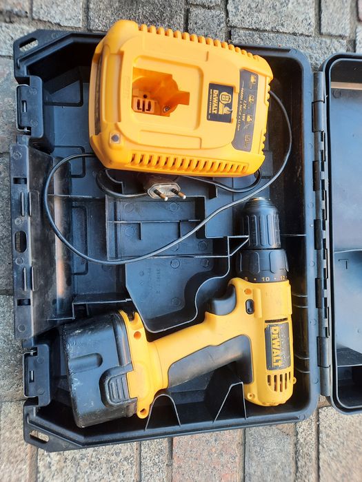 Укумуляторний шуруповерт DeWalt