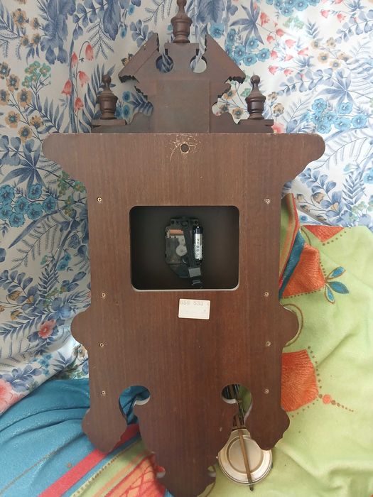 Relógio de parede com pendulo